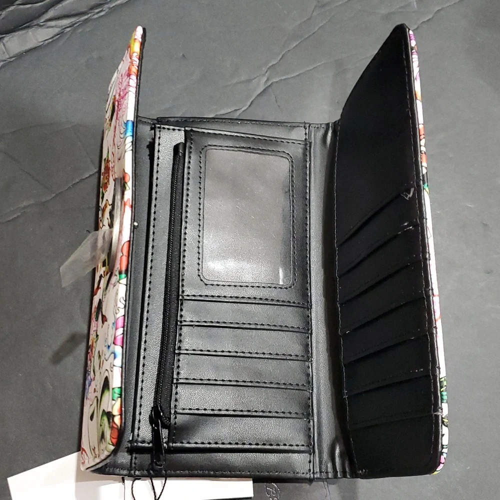 Ed Hardy white iconic Ed Hardy skull print and red roses imagery trifold wallet‎